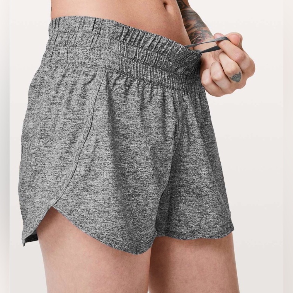 Lululemon Low Rise Tracker Shorts - Heathered Black - size 4